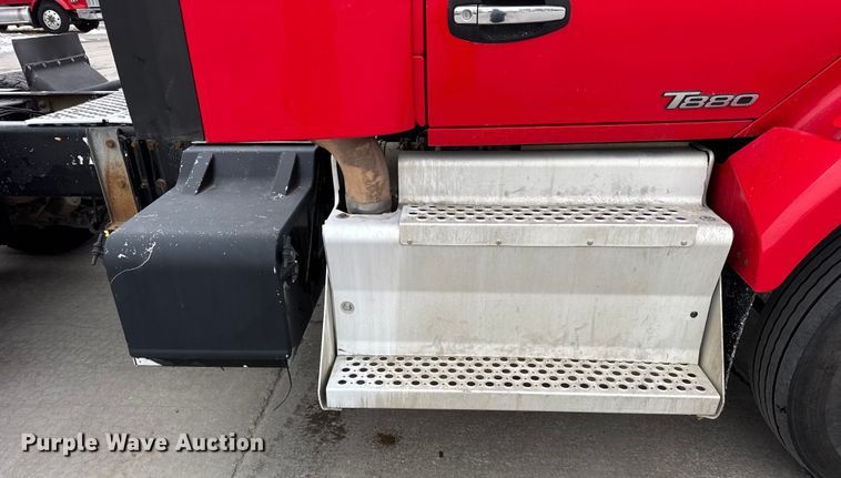 image for item ER0343 2017 Kenworth T880 semi truck