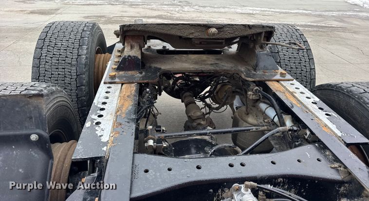 image for item ER0343 2017 Kenworth T880 semi truck