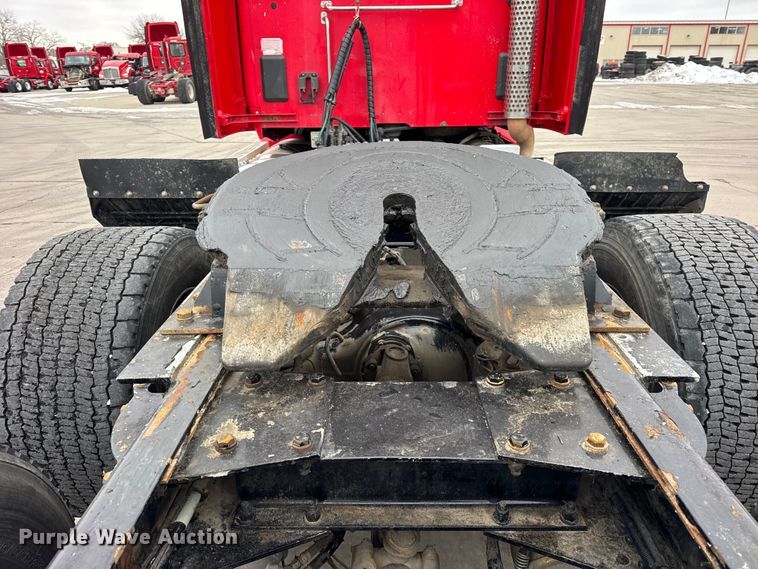 image for item ER0343 2017 Kenworth T880 semi truck