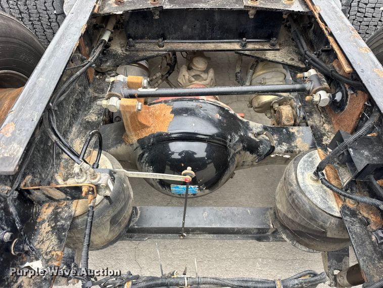 image for item ER0343 2017 Kenworth T880 semi truck