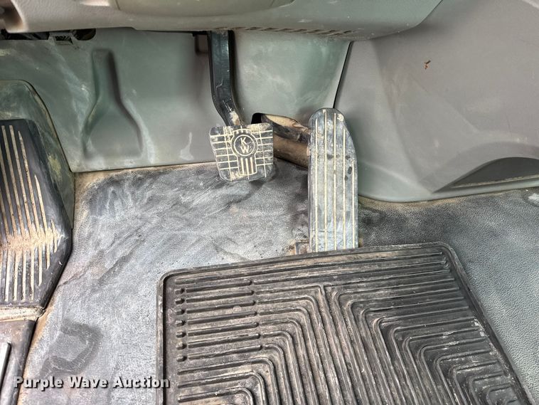 image for item ER0343 2017 Kenworth T880 semi truck