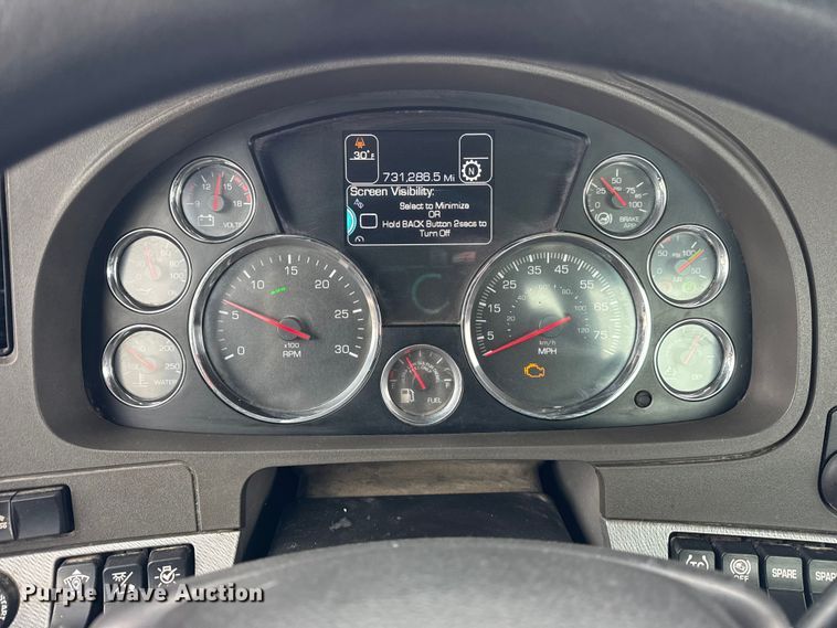 image for item ER0343 2017 Kenworth T880 semi truck