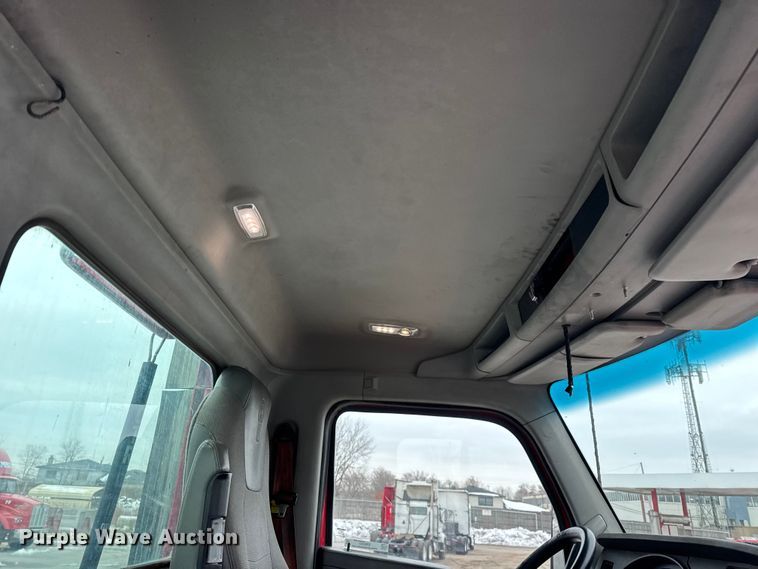 image for item ER0343 2017 Kenworth T880 semi truck