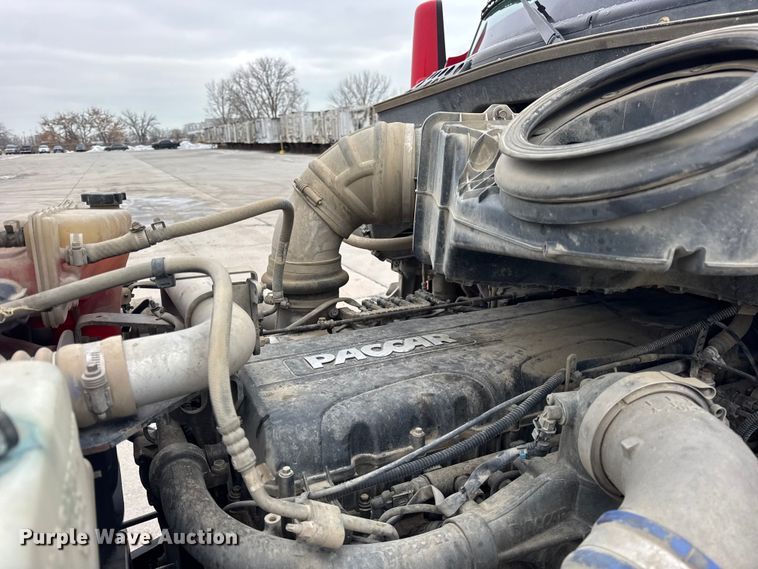 image for item ER0343 2017 Kenworth T880 semi truck