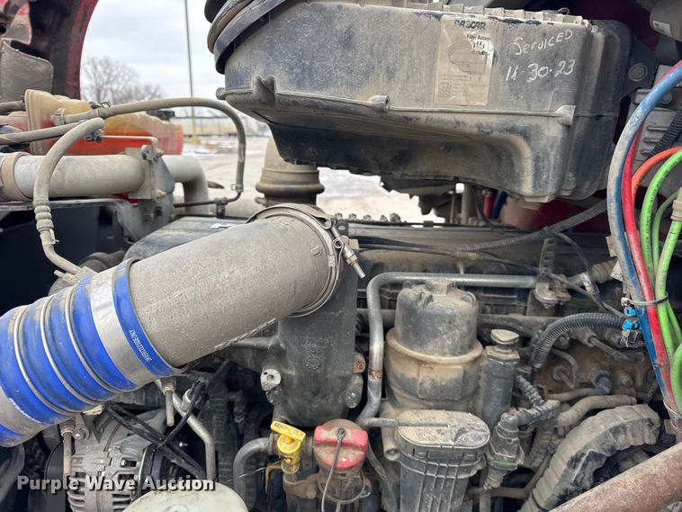 image for item ER0343 2017 Kenworth T880 semi truck