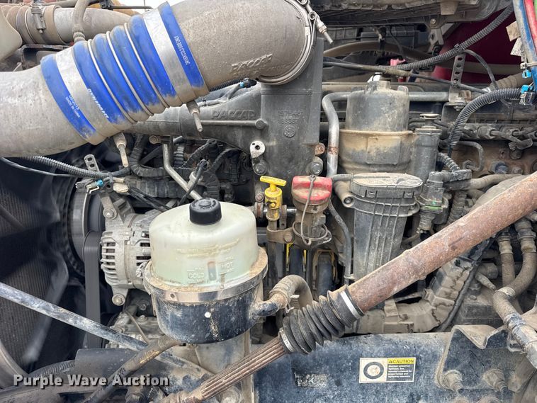 image for item ER0343 2017 Kenworth T880 semi truck