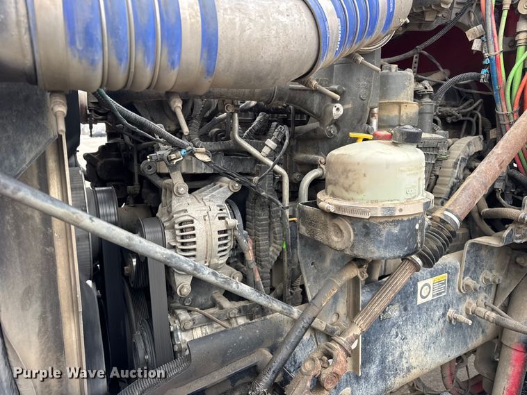 image for item ER0343 2017 Kenworth T880 semi truck