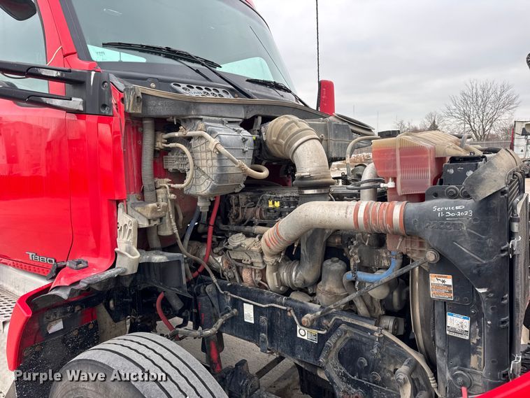 image for item ER0343 2017 Kenworth T880 semi truck