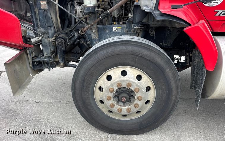 image for item ER0343 2017 Kenworth T880 semi truck