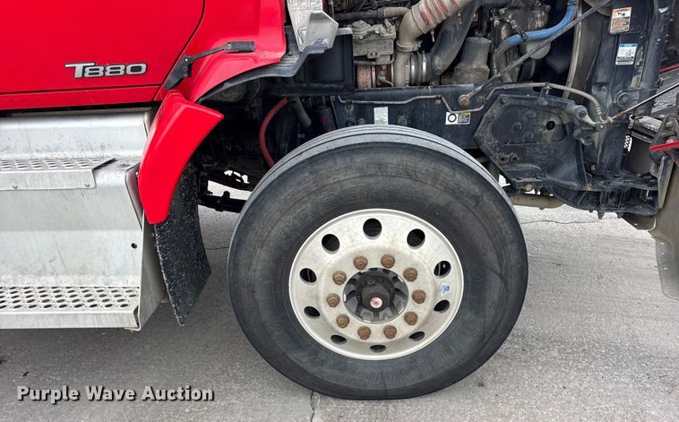 image for item ER0343 2017 Kenworth T880 semi truck