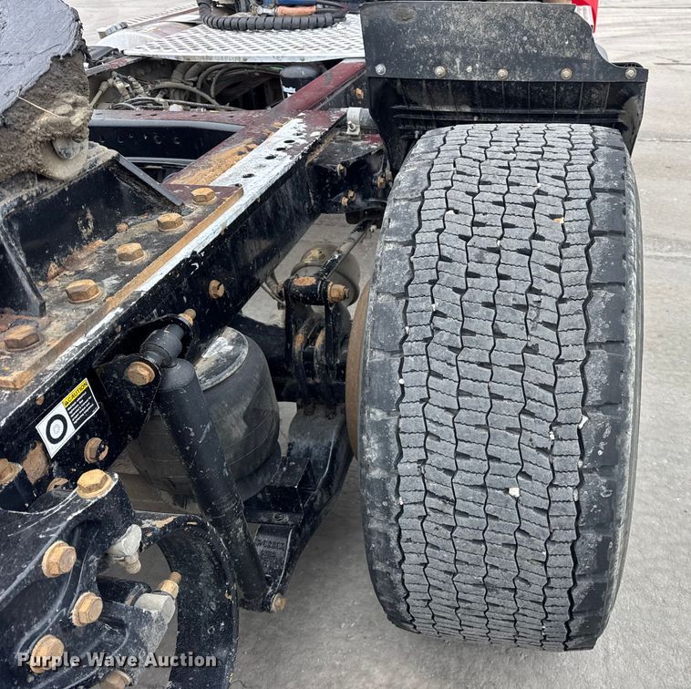 image for item ER0343 2017 Kenworth T880 semi truck