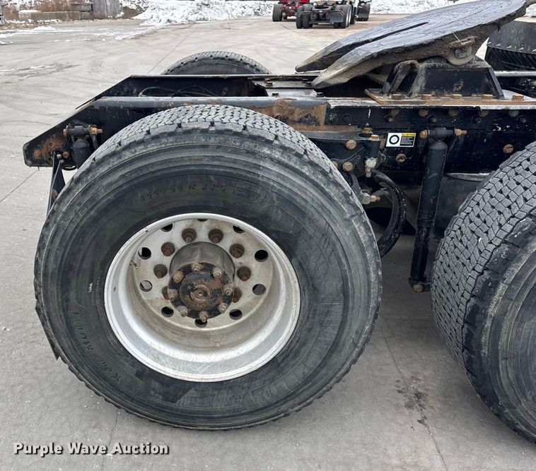 image for item ER0343 2017 Kenworth T880 semi truck