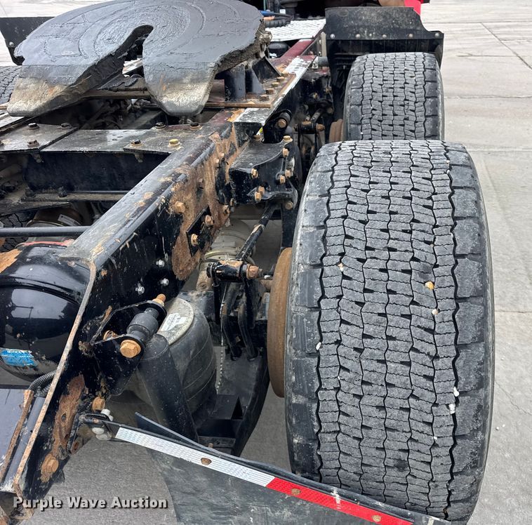 image for item ER0343 2017 Kenworth T880 semi truck