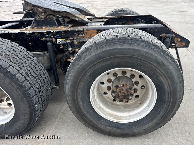 image for item ER0343 2017 Kenworth T880 semi truck