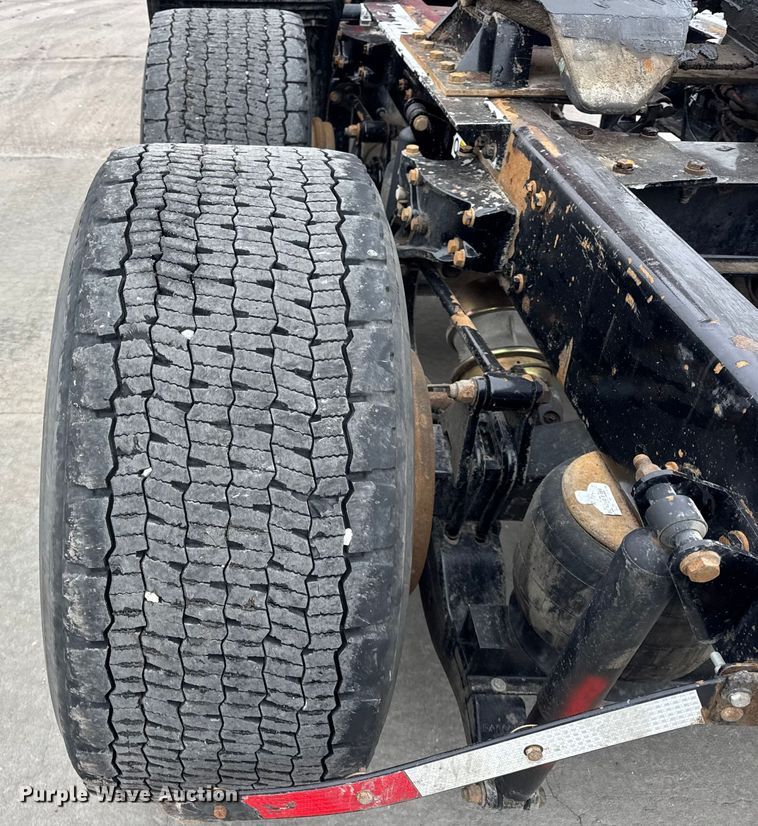 image for item ER0343 2017 Kenworth T880 semi truck