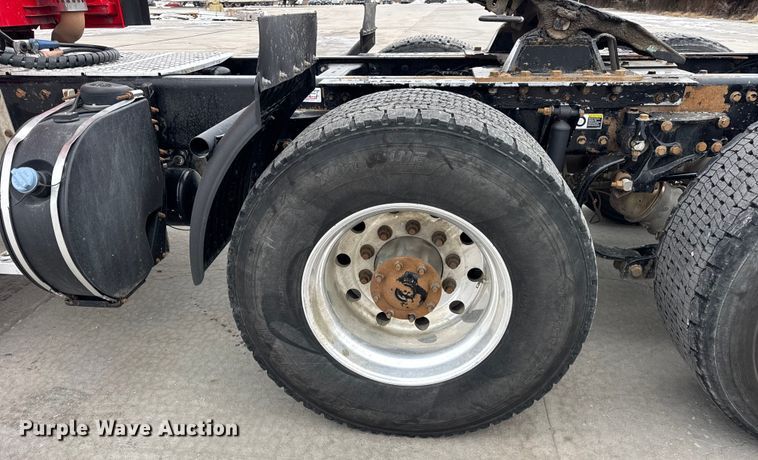 image for item ER0343 2017 Kenworth T880 semi truck