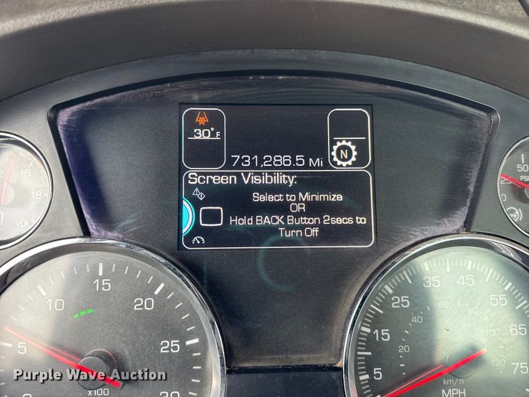 image for item ER0343 2017 Kenworth T880 semi truck