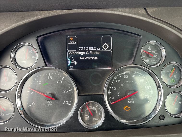 image for item ER0343 2017 Kenworth T880 semi truck