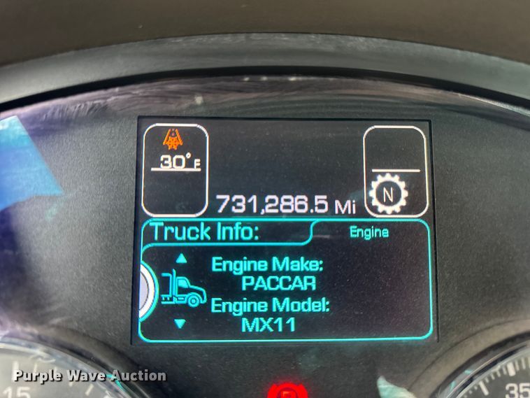 image for item ER0343 2017 Kenworth T880 semi truck