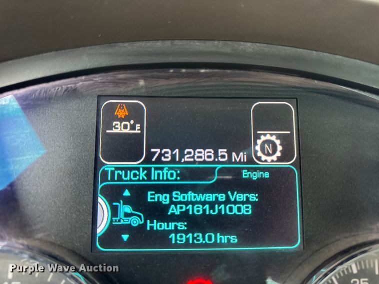 image for item ER0343 2017 Kenworth T880 semi truck