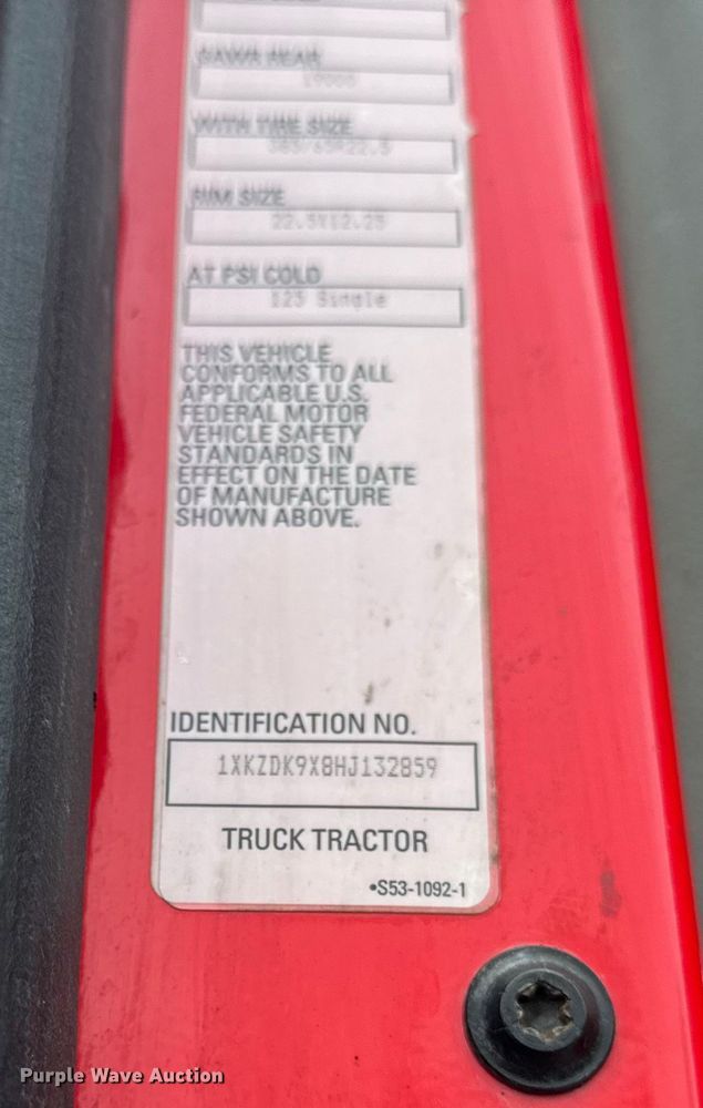 image for item ER0343 2017 Kenworth T880 semi truck