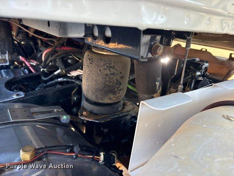 image for item ET7343 2012 Mack CHU613 semi truck