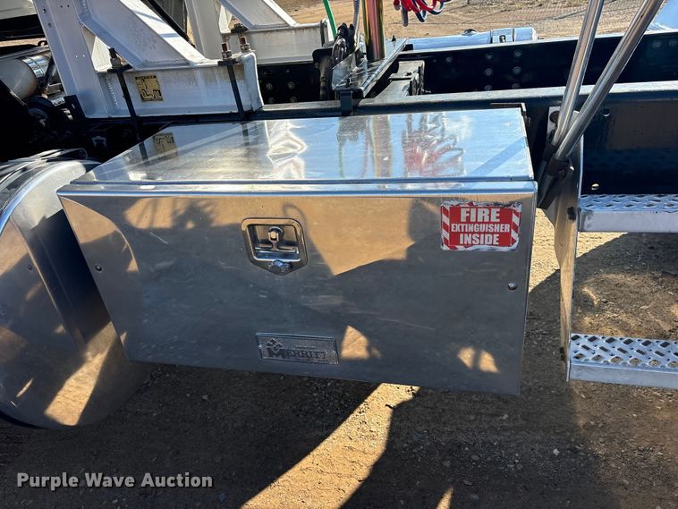 image for item ET7343 2012 Mack CHU613 semi truck