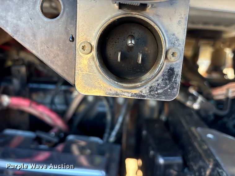 image for item ET7343 2012 Mack CHU613 semi truck