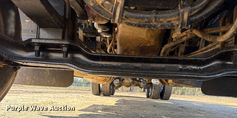 image for item ET7343 2012 Mack CHU613 semi truck