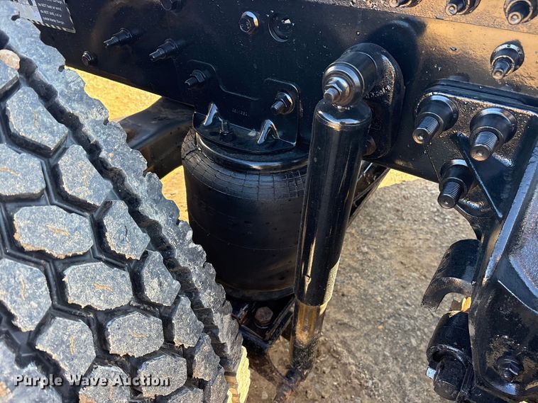 image for item ET7343 2012 Mack CHU613 semi truck