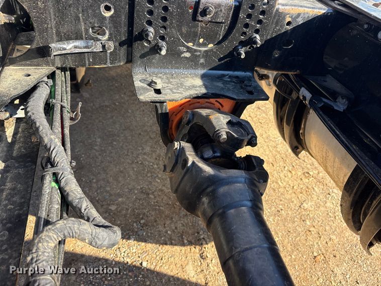 image for item ET7343 2012 Mack CHU613 semi truck