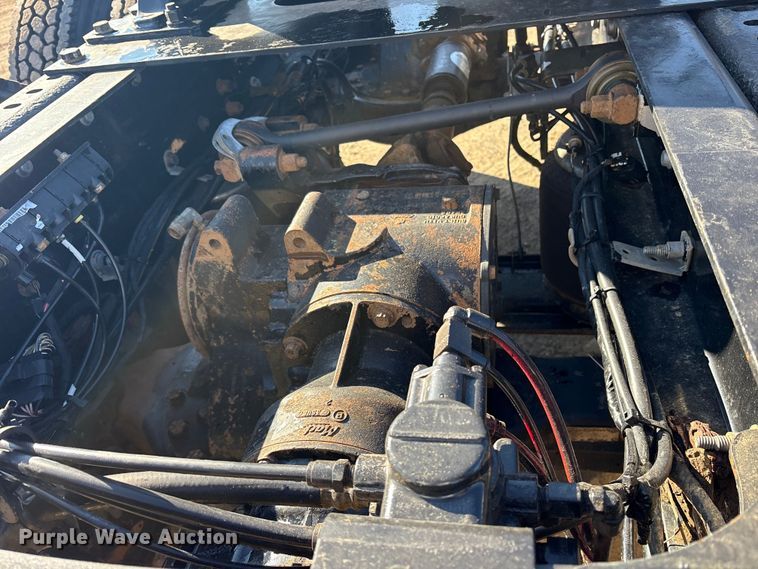 image for item ET7343 2012 Mack CHU613 semi truck