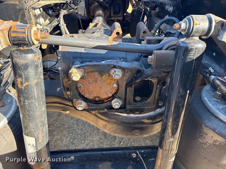 image for item ET7343 2012 Mack CHU613 semi truck