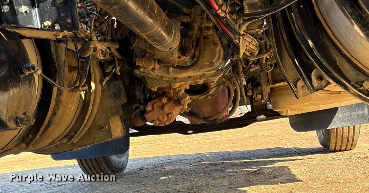 image for item ET7343 2012 Mack CHU613 semi truck