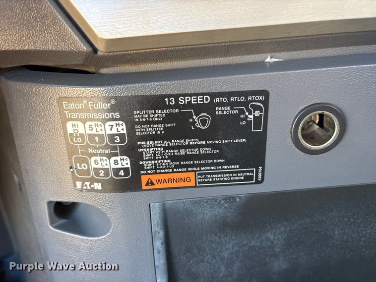 image for item ET7343 2012 Mack CHU613 semi truck