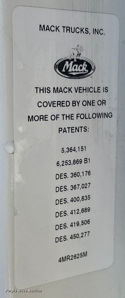 image for item ET7343 2012 Mack CHU613 semi truck