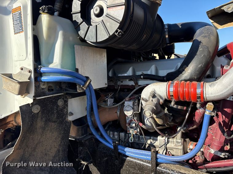 image for item ET7343 2012 Mack CHU613 semi truck