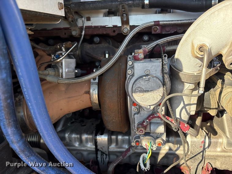 image for item ET7343 2012 Mack CHU613 semi truck