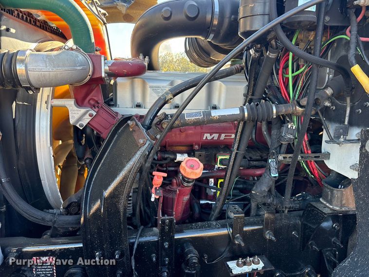 image for item ET7343 2012 Mack CHU613 semi truck