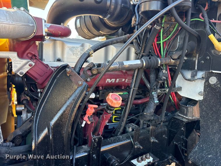 image for item ET7343 2012 Mack CHU613 semi truck