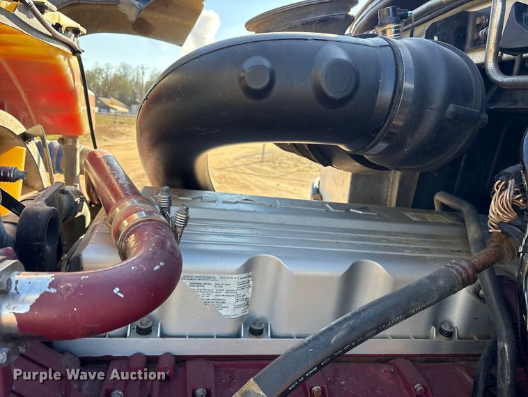 image for item ET7343 2012 Mack CHU613 semi truck