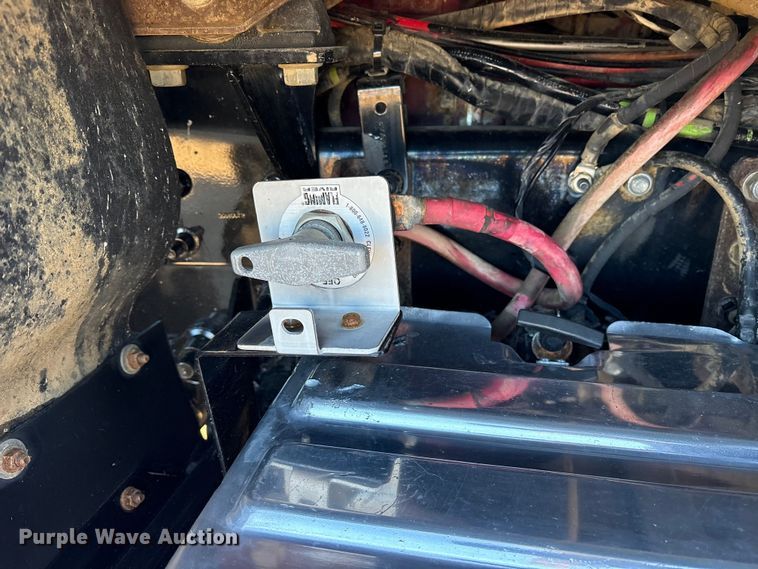 image for item ET7343 2012 Mack CHU613 semi truck