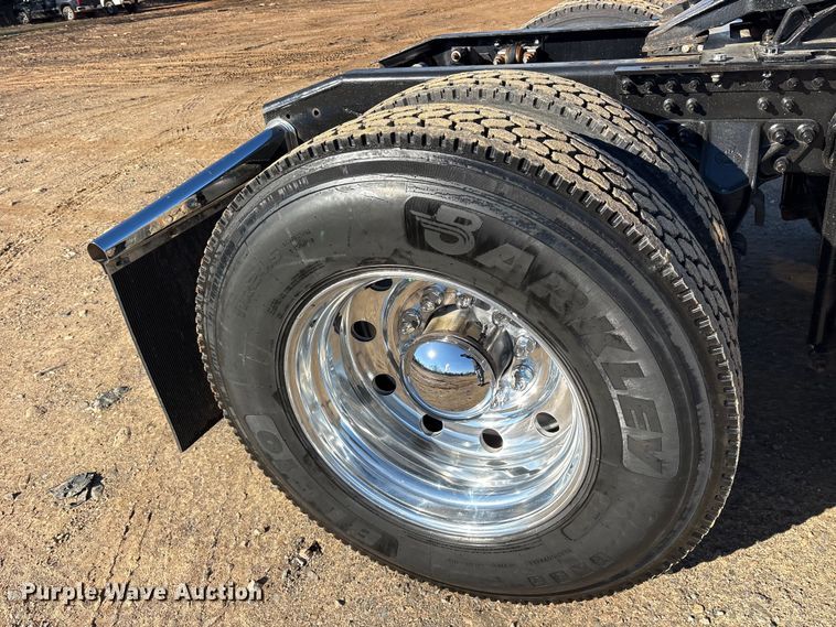 image for item ET7343 2012 Mack CHU613 semi truck