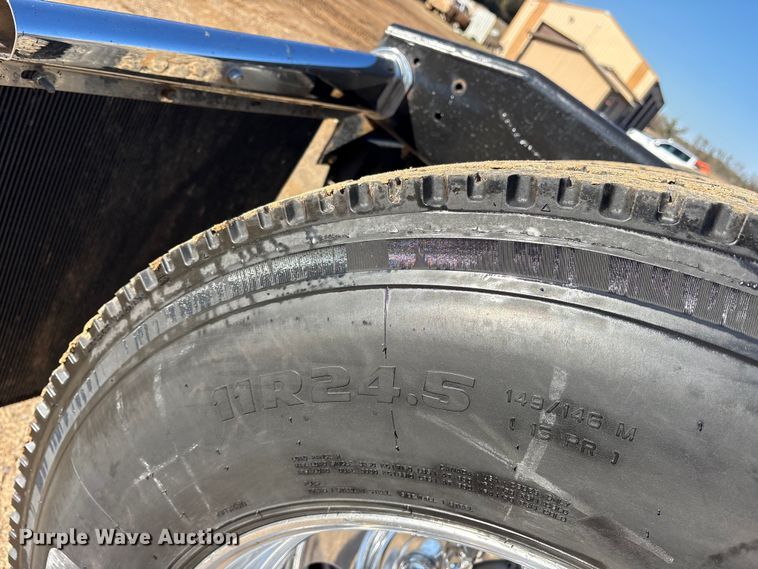 image for item ET7343 2012 Mack CHU613 semi truck