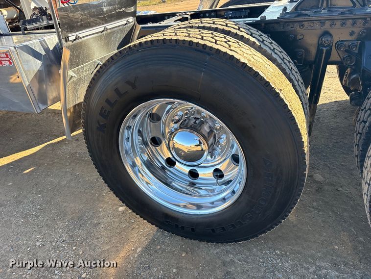 image for item ET7343 2012 Mack CHU613 semi truck