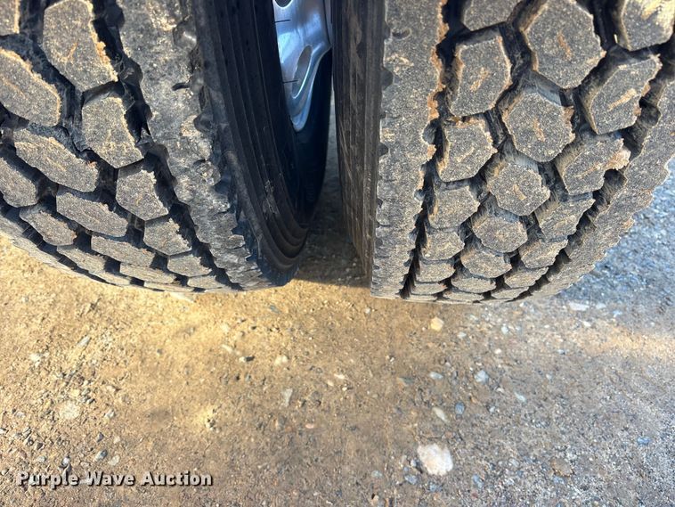 image for item ET7343 2012 Mack CHU613 semi truck