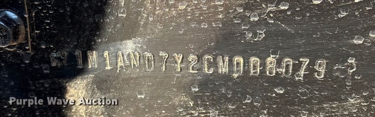 image for item ET7343 2012 Mack CHU613 semi truck