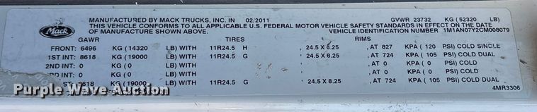 image for item ET7343 2012 Mack CHU613 semi truck