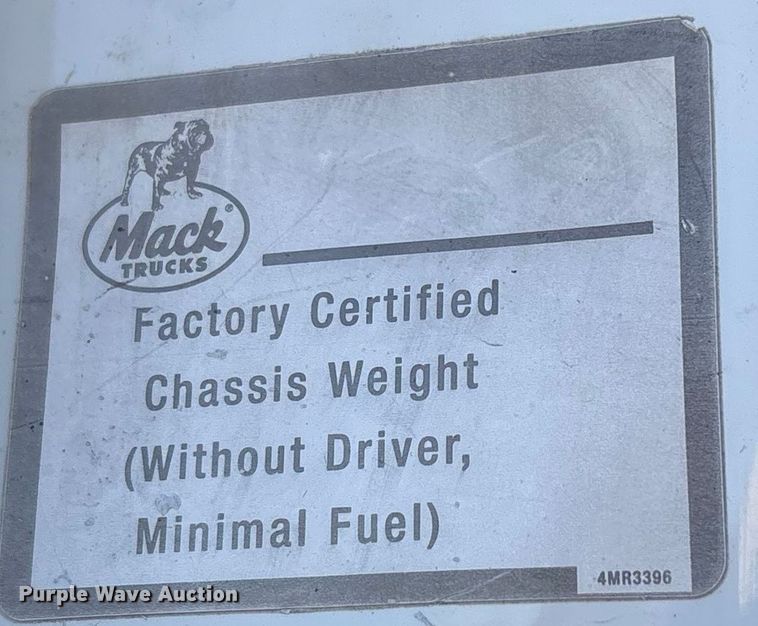 image for item ET7343 2012 Mack CHU613 semi truck