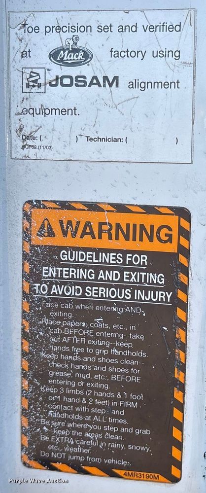 image for item ET7343 2012 Mack CHU613 semi truck